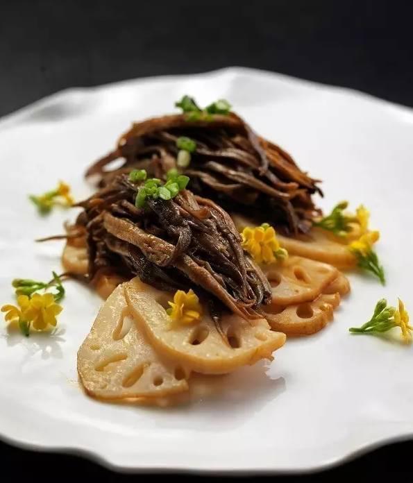 美食推荐：干锅鸭四宝，薄荷羊肉，白菜肉渣炖粉条，莲藕配海笋