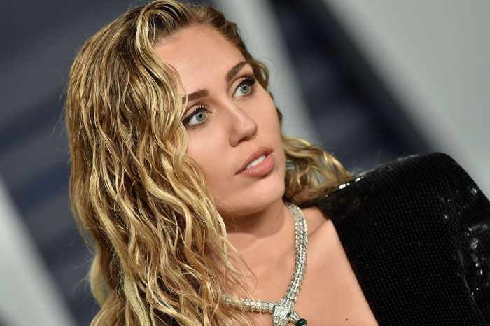 Miley Cyrus Looks So Different With Short Blonde Hair