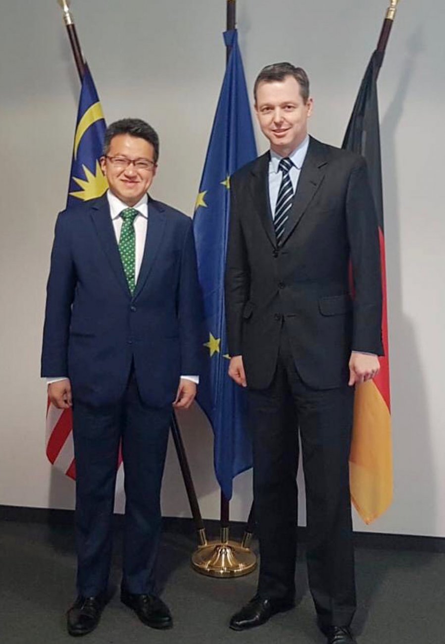 刘镇东访柏林　吁联国加速改革