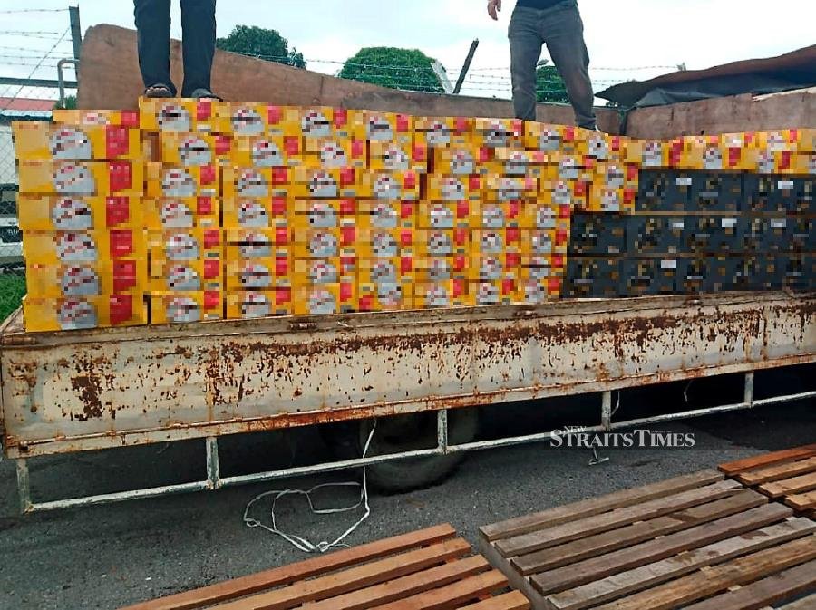 Sarawak Customs seize 3,140 litres of booze with unpaid duties, taxes