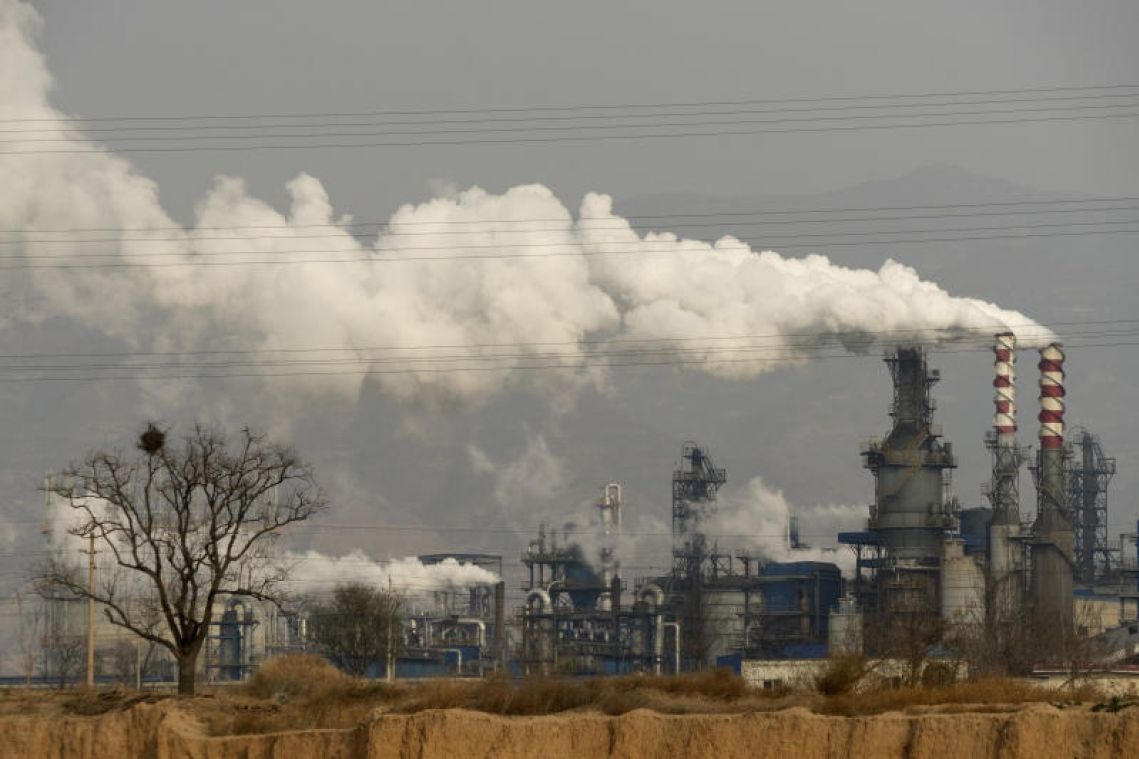 China plans new coal plants, trims support for clean energy