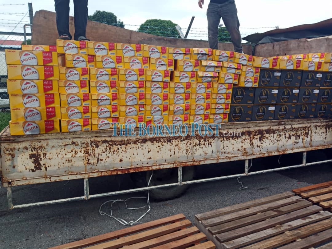 Customs seizes lorry, alcoholic beverages worth RM75,000 in Miri