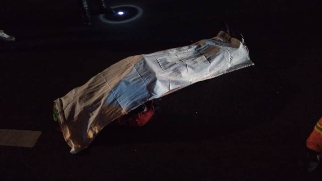 骑士撞四轮驱动车　再酿3车连环撞