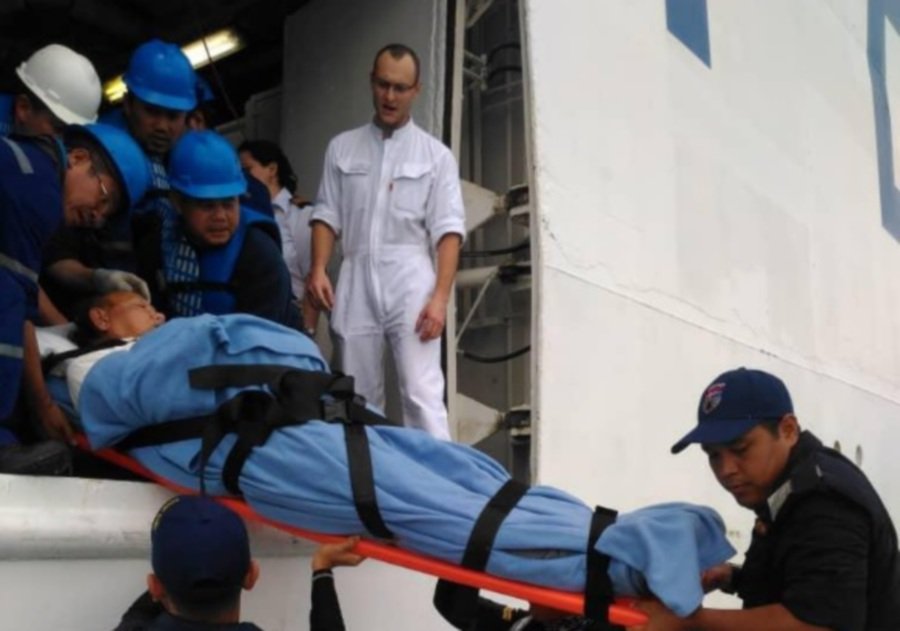 Selangor MMEA rescues sick Japanese man from cruise ship