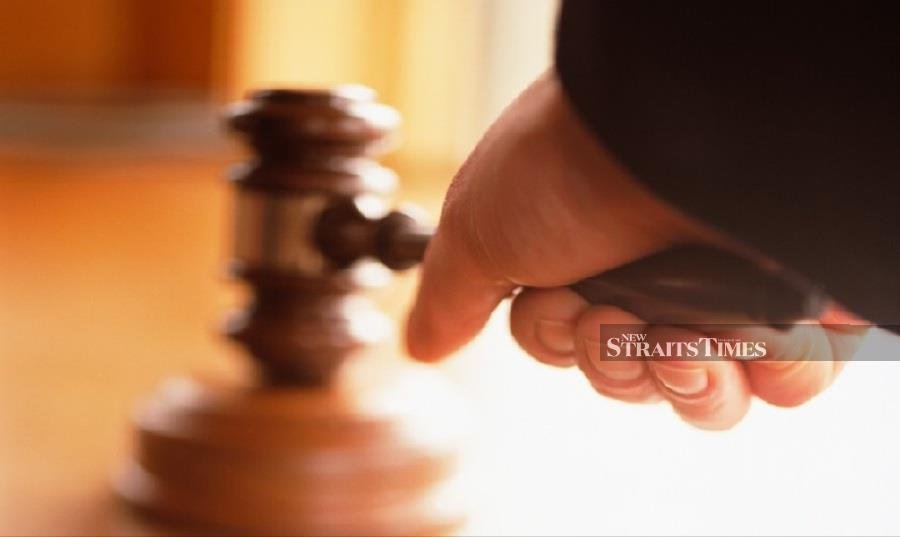 Accused did not know steam iron used for 'interrogation' was hot