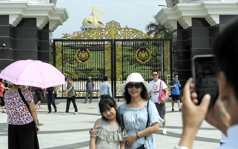 High number of Chinese, Indian tourists overstaying