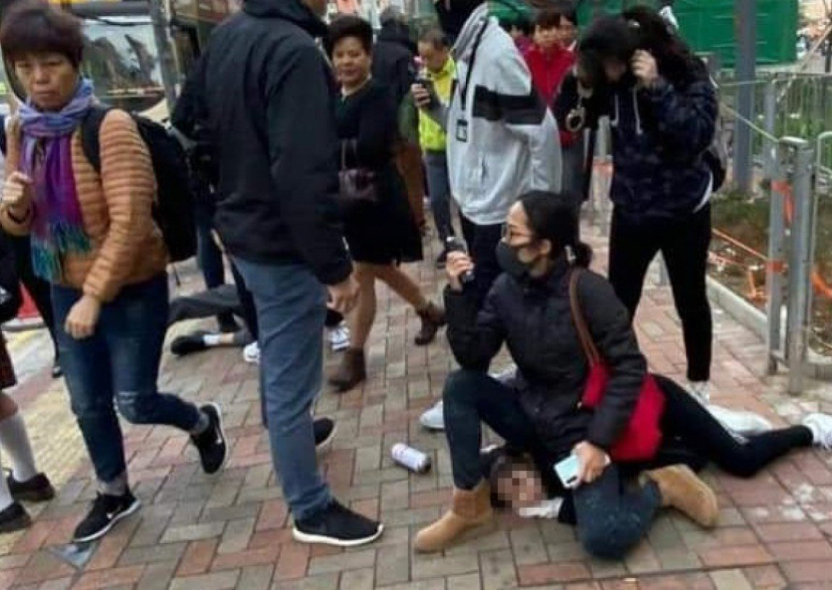 Hong Kong policewoman photographed sitting on teen schoolgirl