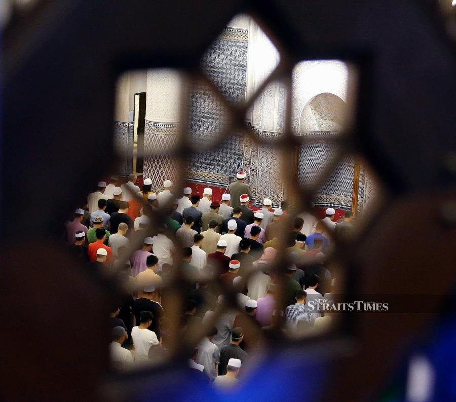 Rights group slams jail term for six who skipped Friday prayers