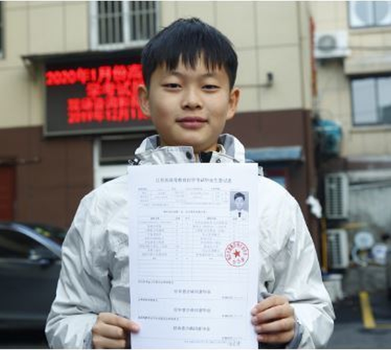天才少年5岁开飞机11岁大学毕业 屡夺机械人设计冠军