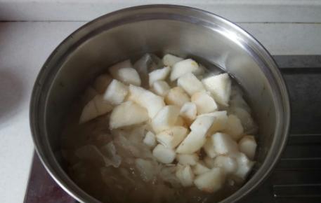 天冷还在炖羊肉汤？把“它”煮着吃，5块钱煮1锅，润肺止咳又去火
