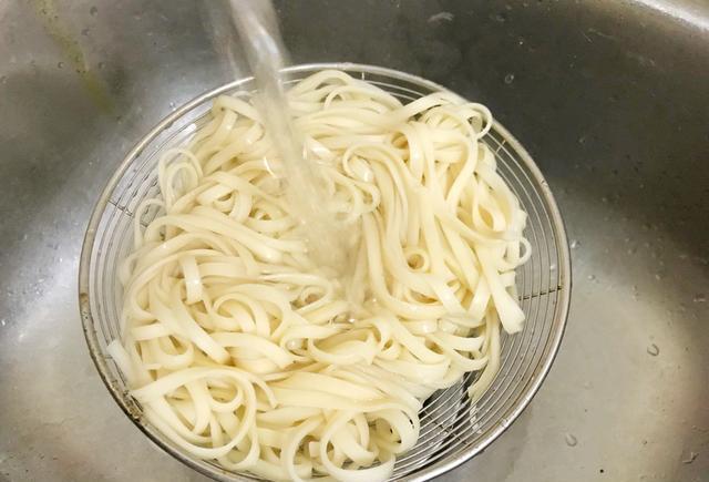 「快手炒面条」这道炒面，我家人都爱吃，好吃又快手