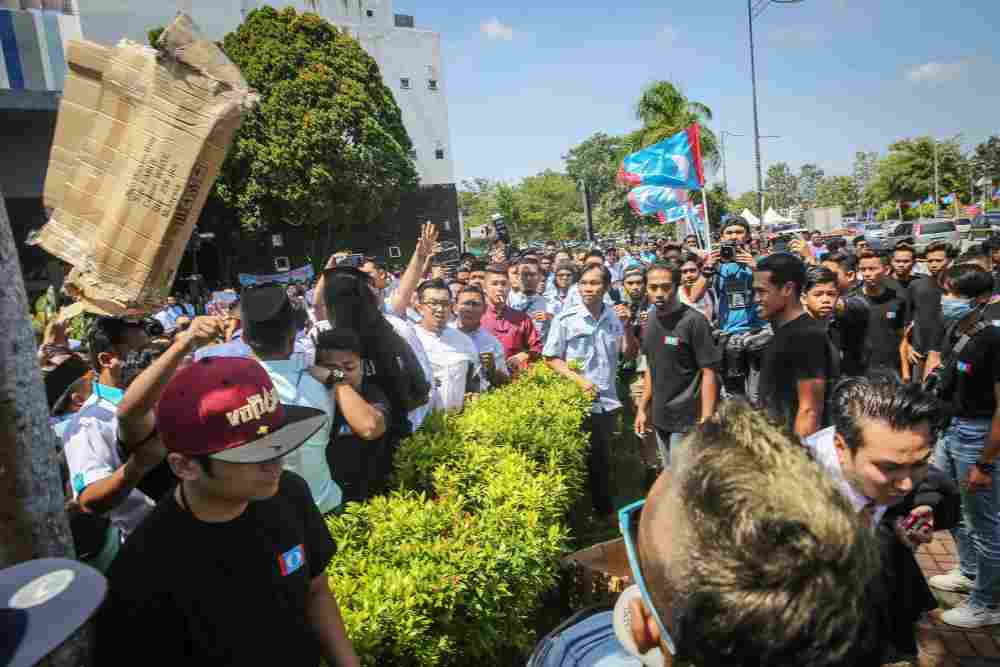 Anwar directs PKR to sack troublemakers at Youth congress