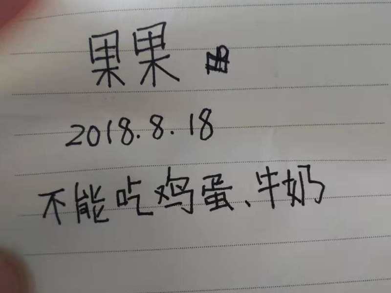 四川男婴遭弃垃圾房哭泣 市民心痛报警