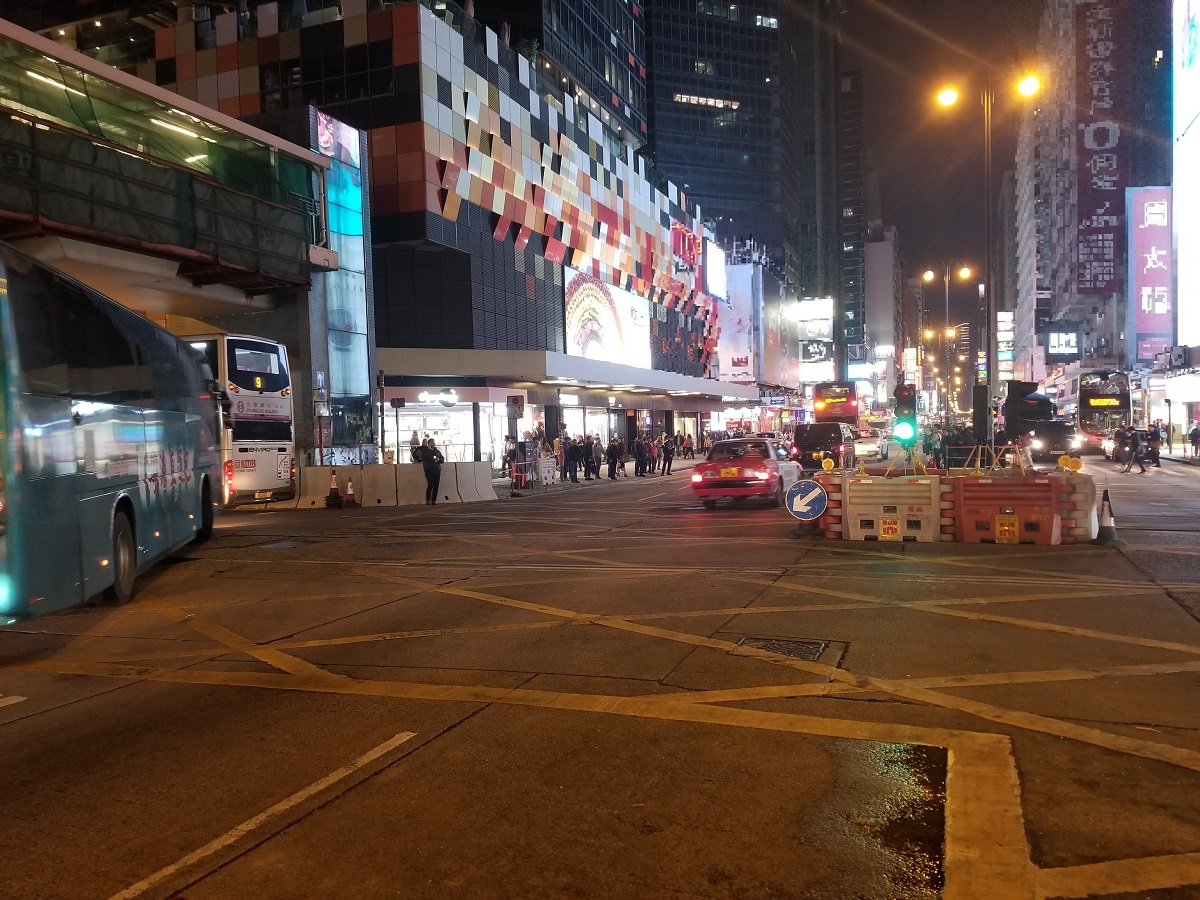 运输署：仍有约50组交通灯受损 弥敦道放临时灯疏导