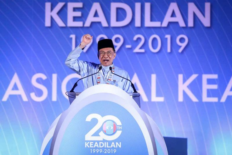 Anwar apologises for violent ruckus at PKR Youth Congress