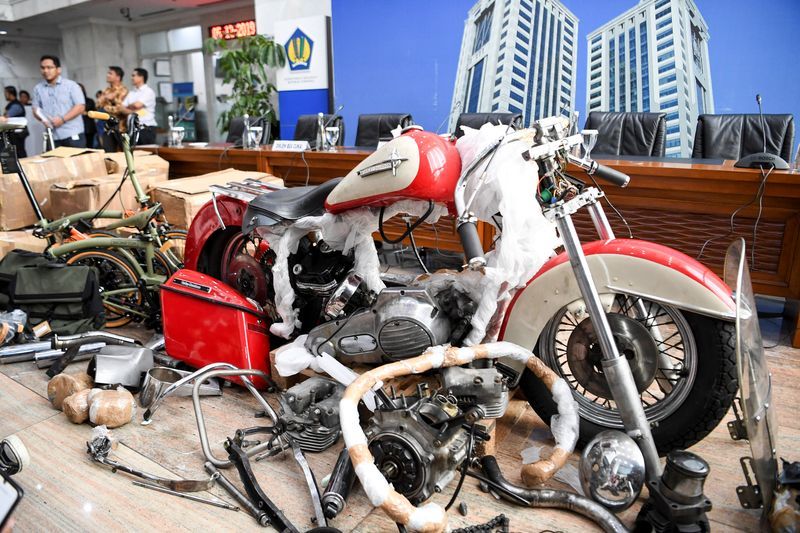 Garuda Indonesia suspends directors linked to harley davidson smuggling - commissioner