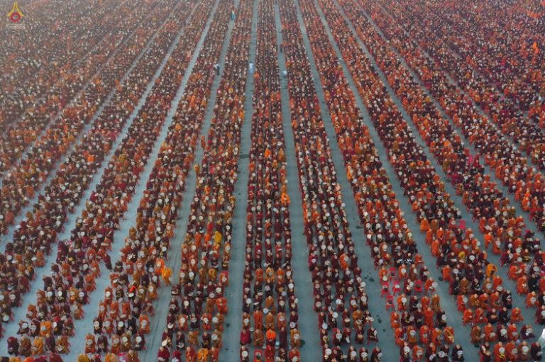 30,000 Monks attend mass alms-giving in myanmar