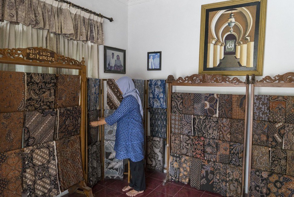 Hand-made batik artisans in Indonesia preserve tradition and teach tourists their cloth-making secrets