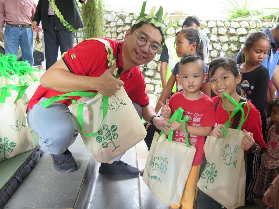 Sports Toto throws early Christmas party for Orang Asli community