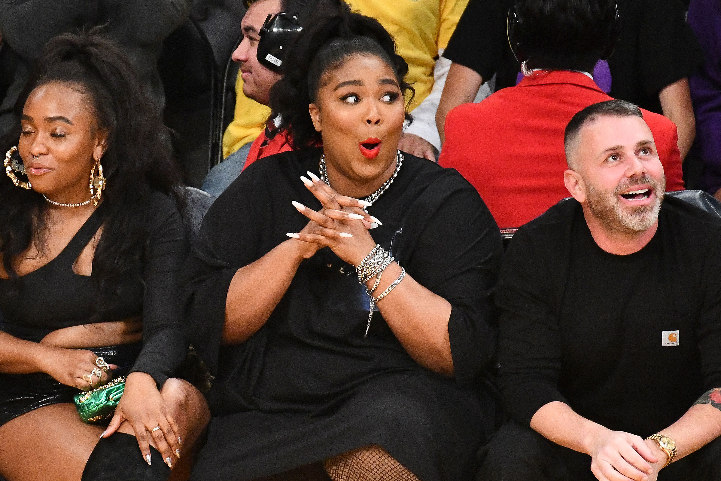 Lizzo Shows Off Thong While Twerking at Lakers Game — and Shoots Her Shot with Karl-Anthony Towns