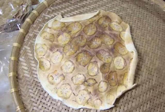 卖面饼的大姐生意太差，顾客给她想了一招，第二天忙得停不下来