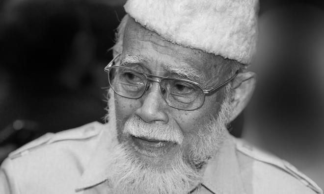 旺阿兹莎父亲逝世