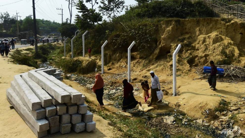 Bangladesh starts fencing Rohingya camps
