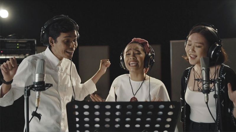 Malaysian singer Zee Avi releases music video featuring psoriasis patients to fight the skin disease