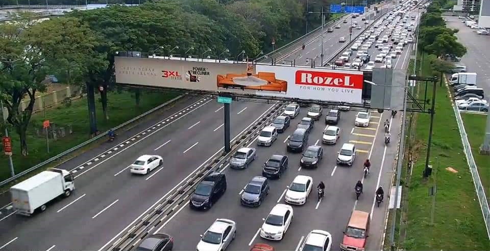 员工亏空谎称遇劫　警封路捉“匪”酿大塞车