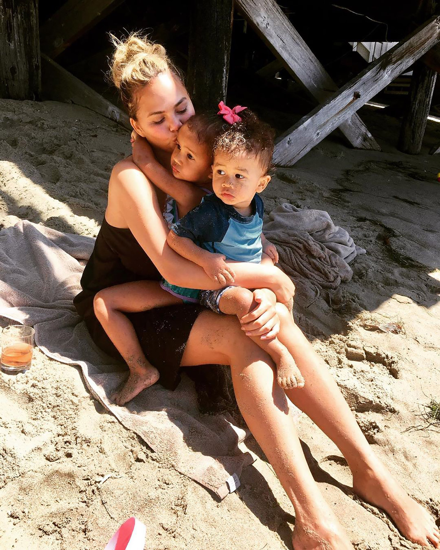 Chrissy Teigen Talks Motherhood Her Kids Names Nannies Paparazzi And More In Twitter Q A Nestia