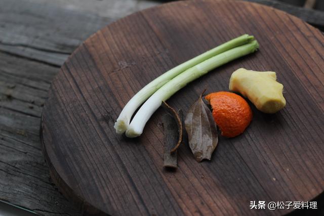 小年之夜，还有什么比得上全家在一起吃一锅清汤羊肉火锅更幸福呢