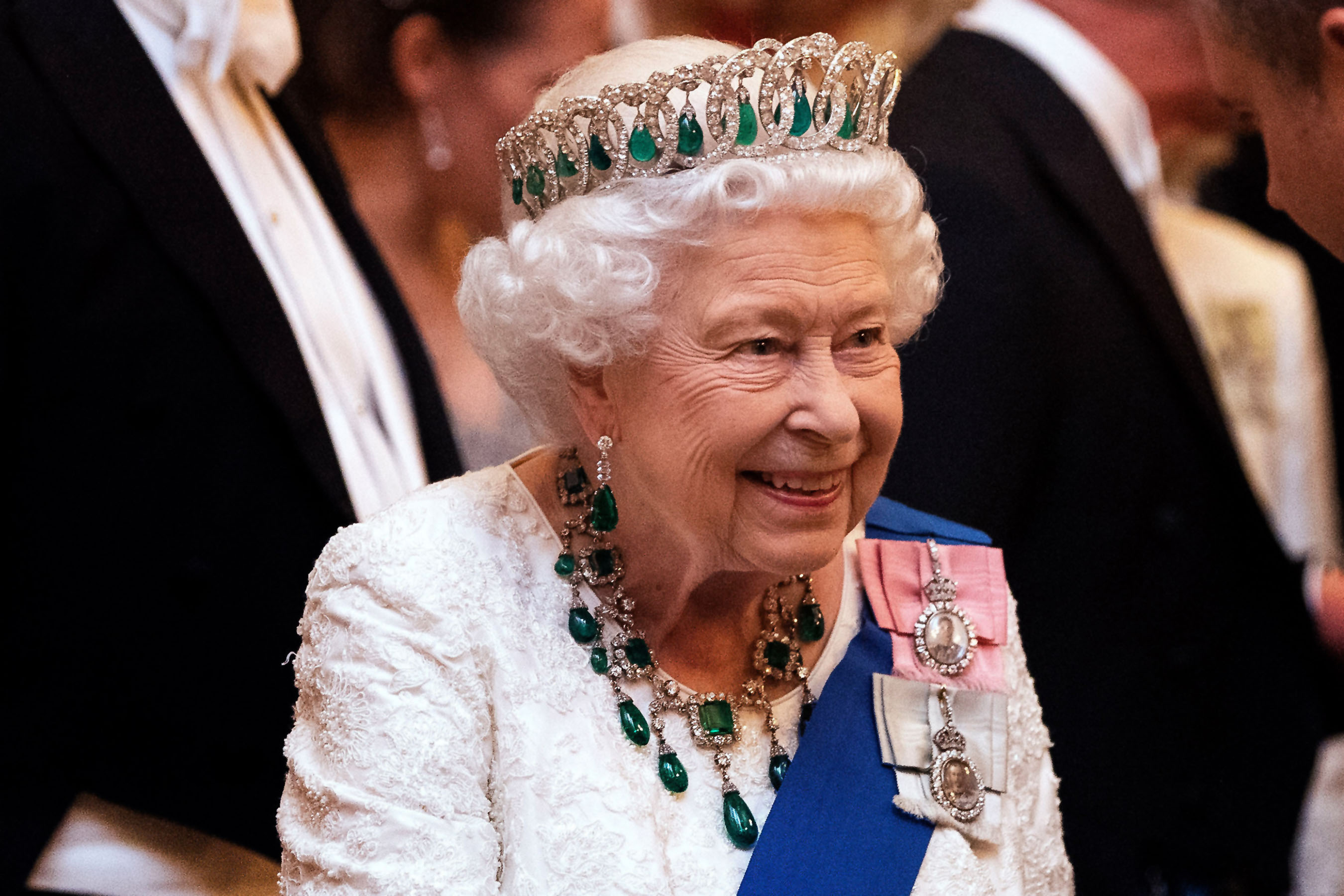 Queen Elizabeth Sparks Jewelry Mystery With Previously Unseen Emerald Necklace
