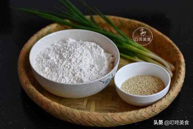 2分钟教你做炸酥果，步骤超简单，又酥又脆，学会不用买零食了