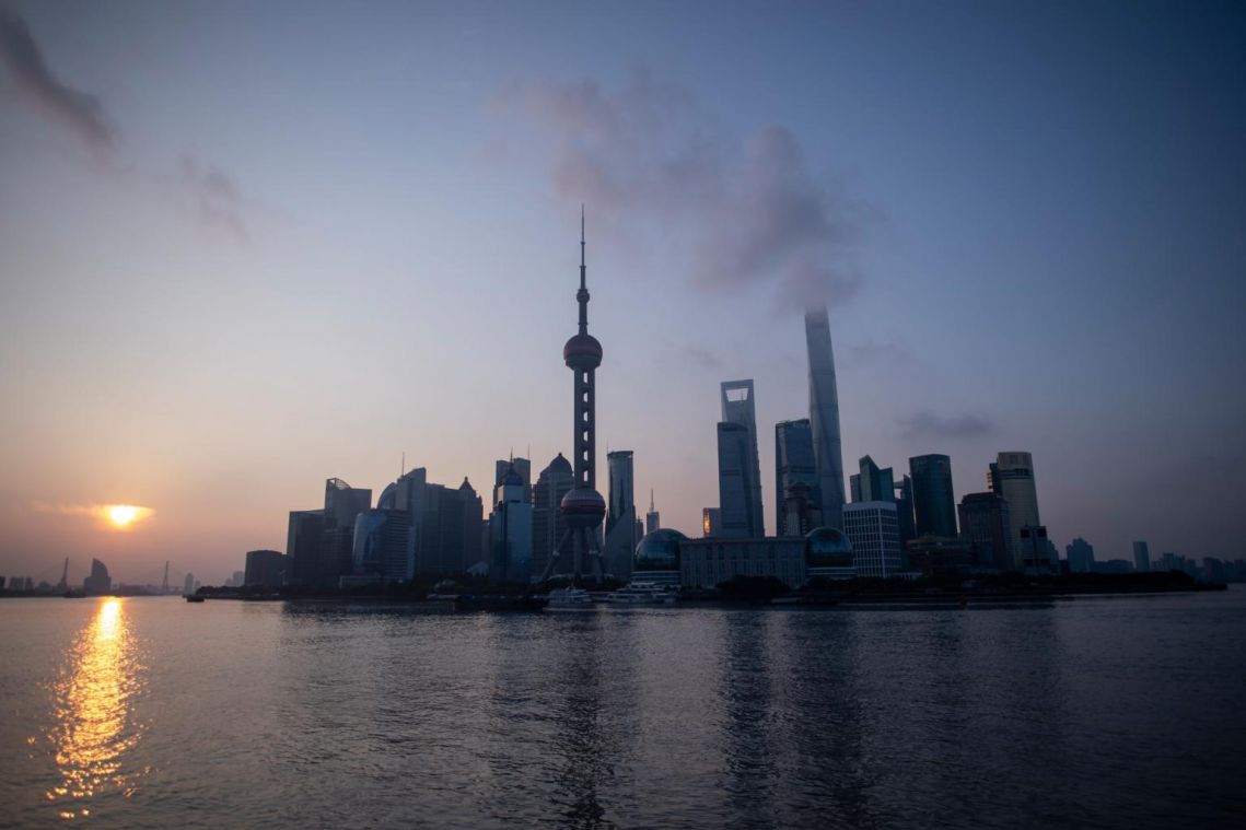 China's President Xi Jinping turns to financial experts to tame economic risks