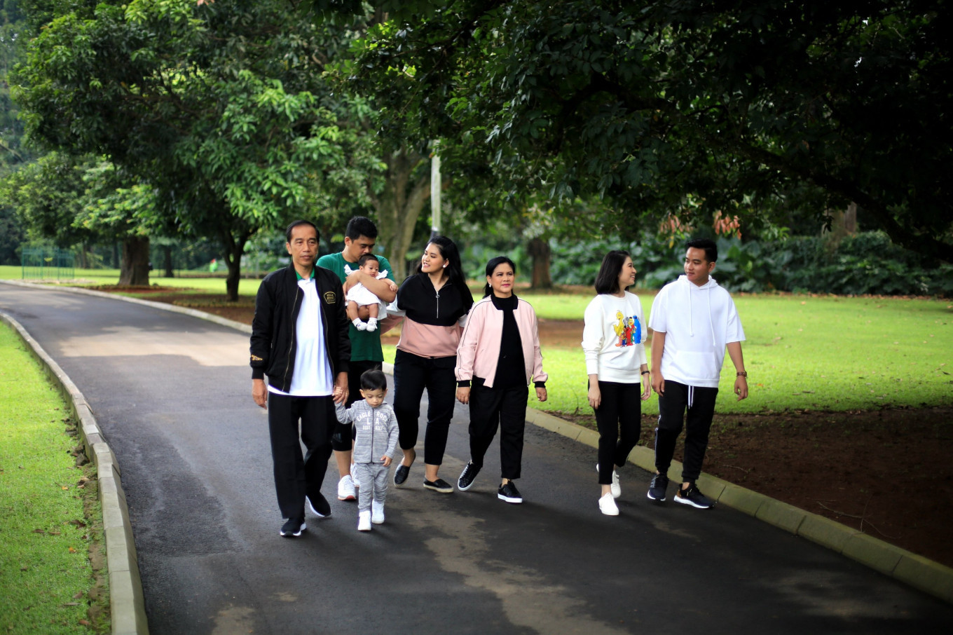 Jokowi vows he 'won't be campaigning' for son, son-in-law in upcoming mayoral races