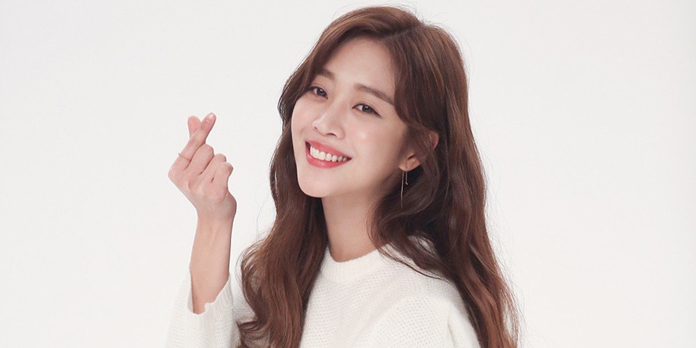 Jo Bo Ah in talks to star in new tvN fantasy drama opposite Lee Dong Wook