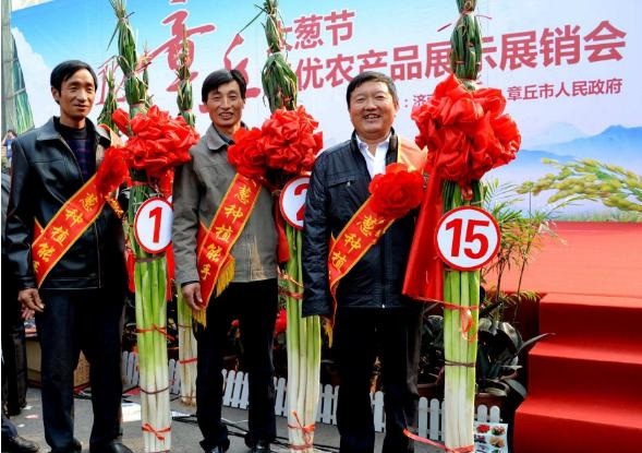 山东大葱高2.4米，比姚明还要高，山东人为何这么喜欢吃葱？