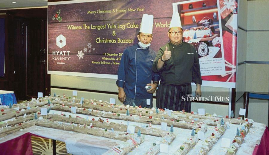 Hotel bakes 1.2km cake to save corals