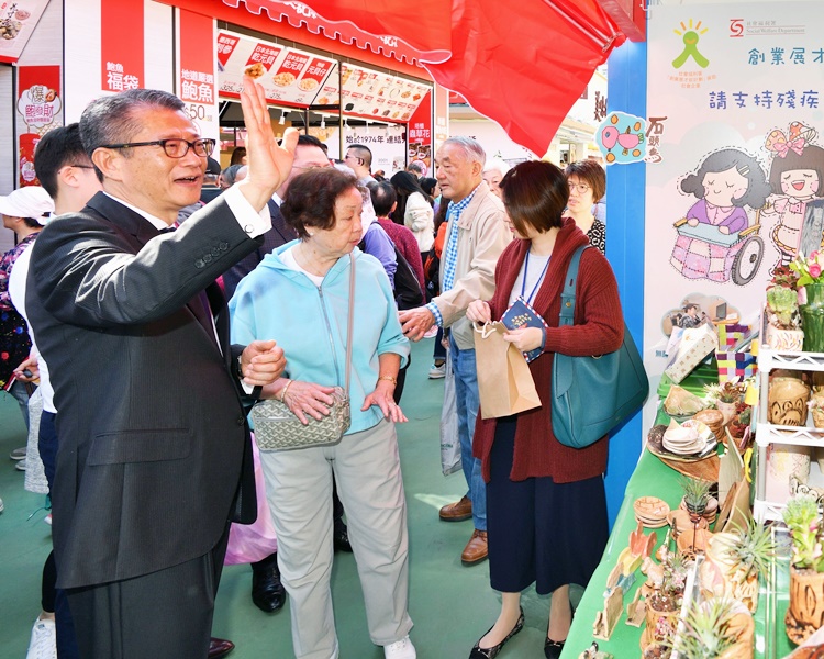陈茂波指零售餐饮业受重创 预算案续「撑企业、保就业」