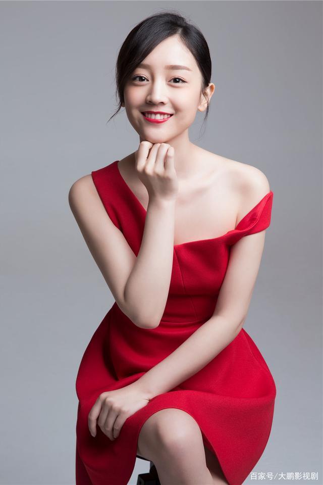 还记得“最美孟婆”三七吗？《倾世锦鳞谷雨来》搭档“开拓学长”