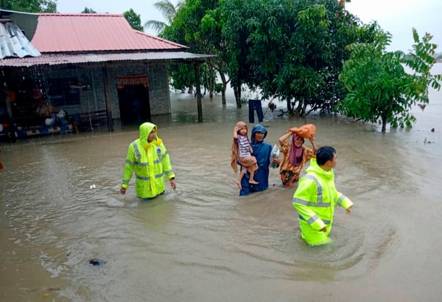 Rompin flood evacuees now at 399; several roads closed