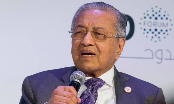 Dr M reiterates plan to step down after resolving problems left by previous govt