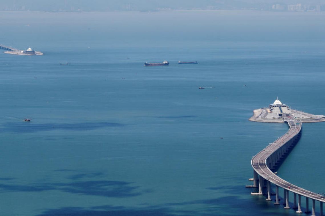 Hong Konger 'missing' after crossing China bridge checkpoint