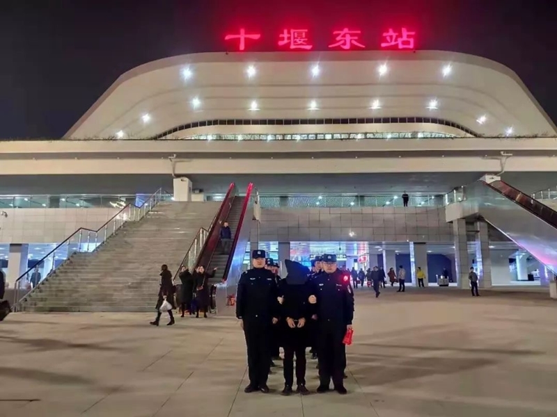湖北警捣破家族式电讯诈骗团 分工合作骗近万元人民币