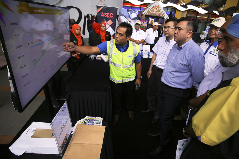 Child safety seats: Enforcement action after six months, says minister