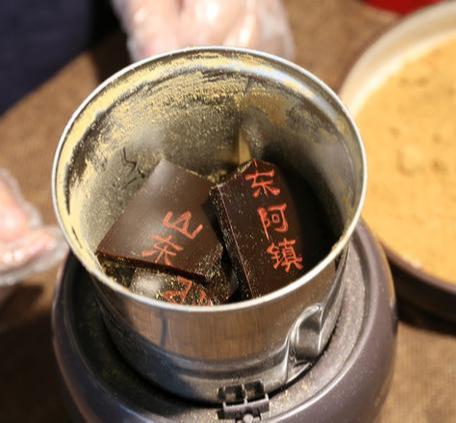 它是“天然生发剂”，2天吃一次，发根坚韧不怕脱，比护发素还好