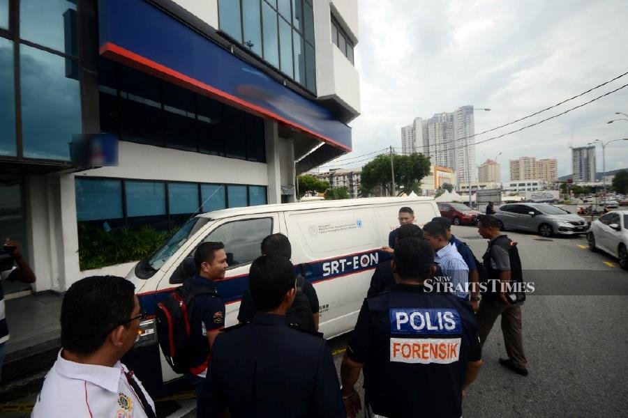 Robbery causes traffic gridlock in George Town