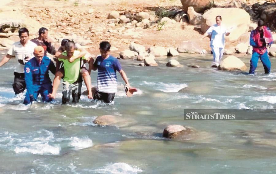 Woman walks 5km to clinic after giving birth