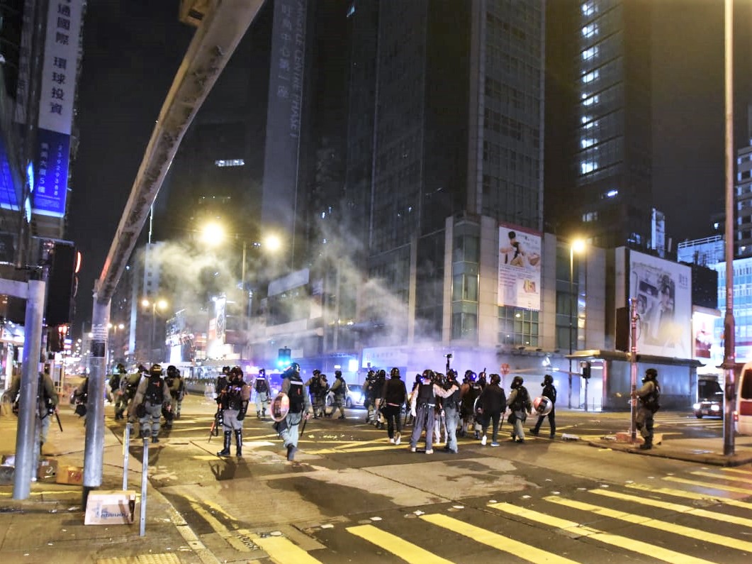 【修例风波】防暴警弥敦道施放多枚催泪弹