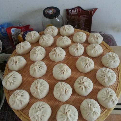 你蒸包子用热水还是用冷水？听包子铺老板一句，蒸的包子又软又香